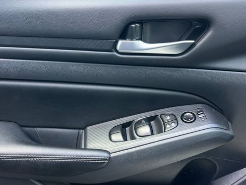 Used 2025 Nissan Altima 2.5 SV image 11