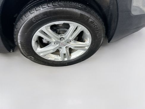 Used 2024 GMC Terrain SLE image 11