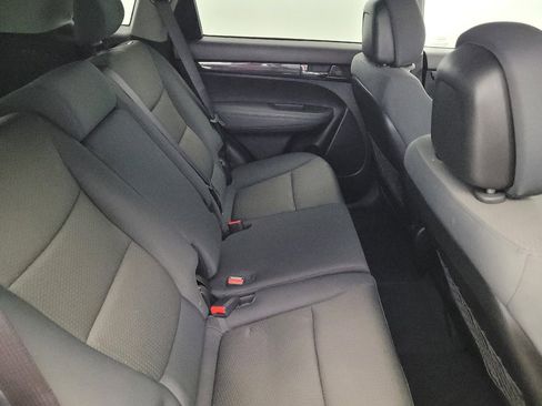 Used 2013 Kia Sorento LX w/ Convenience Pkg image 19