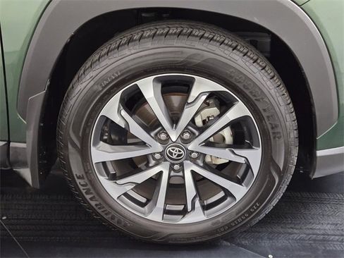 Used 2024 Toyota Corolla Cross XLE image 9