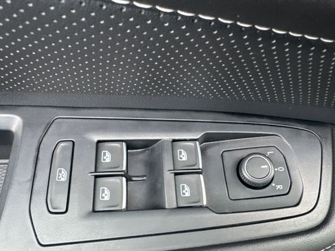 Certified 2025 Volkswagen Atlas SE image 33