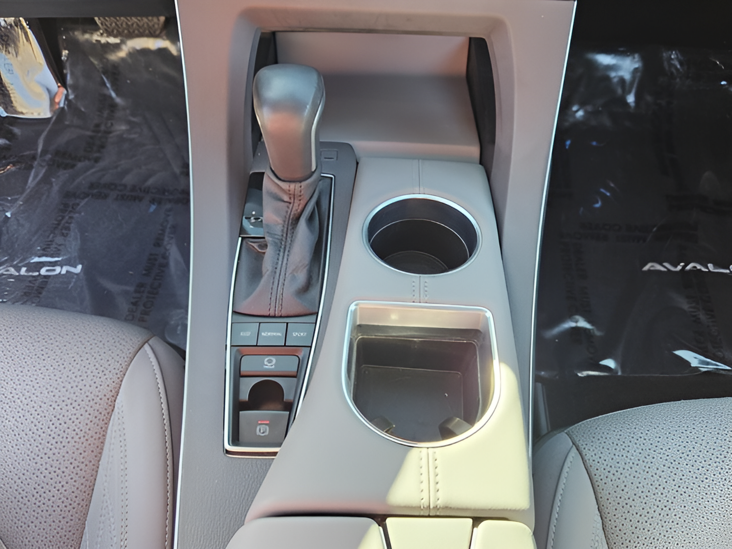 Certified 2022 Toyota Avalon Limited w/ Advanced Safety Package FWD image 17