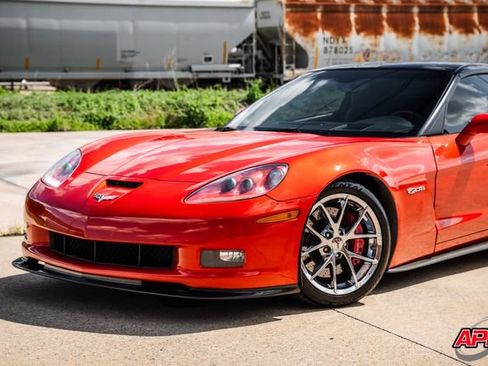 Used 2011 Chevrolet Corvette Z06 w/ Z06 Carbon Fiber Package RWD image 40