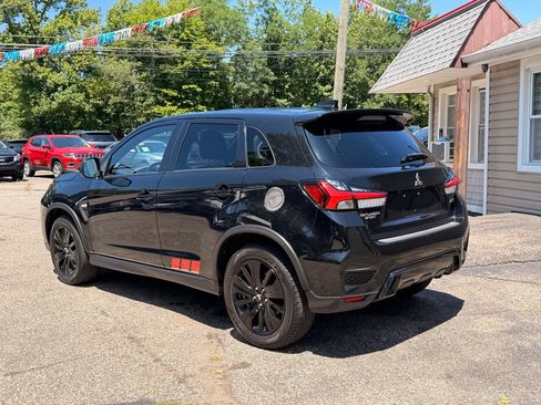 Used 2020 Mitsubishi Outlander Sport Black Edition FWD image 4