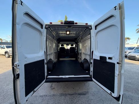 Used 2024 RAM ProMaster 2500 w/ Convenience Group FWD image 5