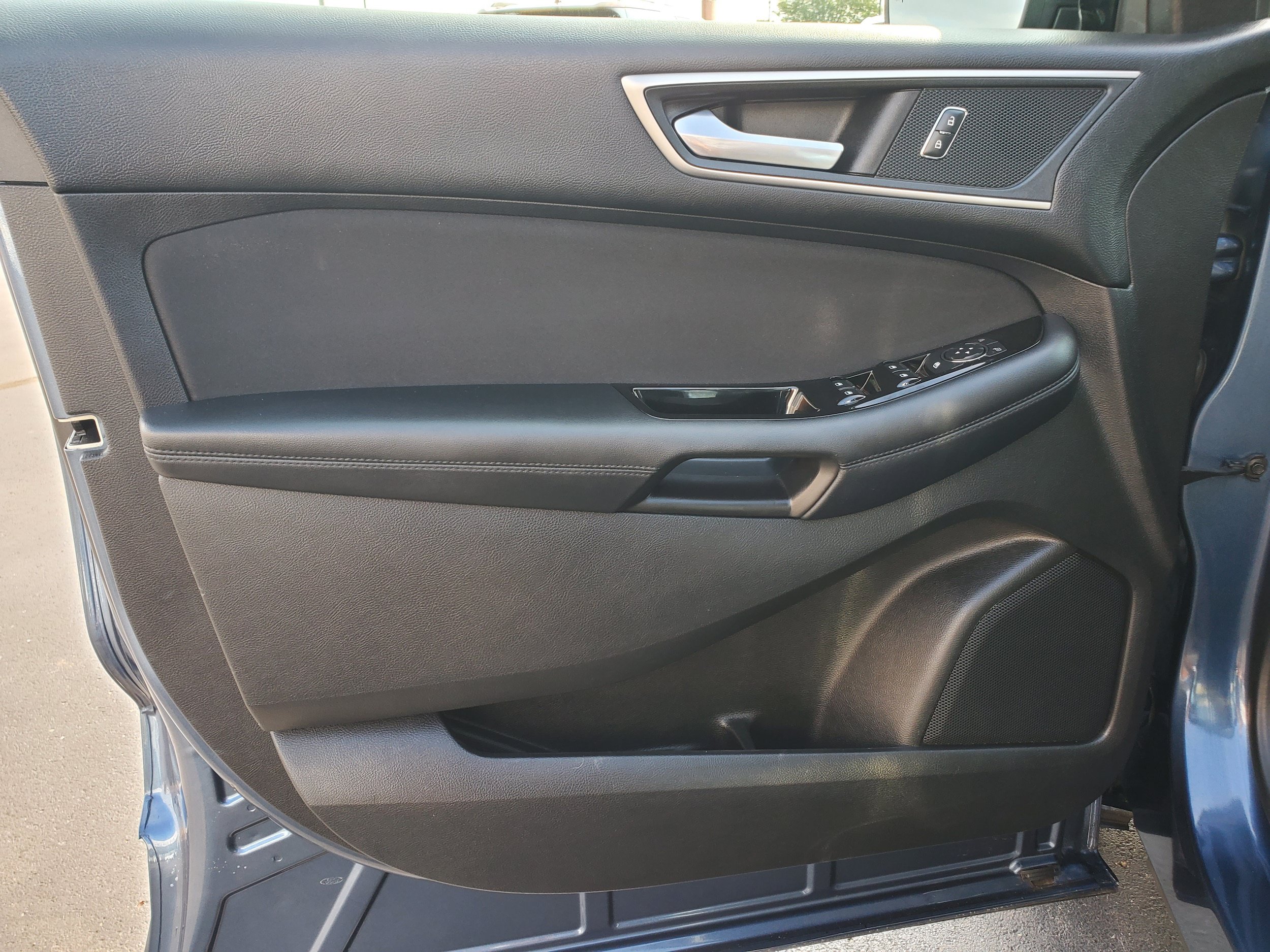 Used 2018 Ford Edge SEL FWD image 9