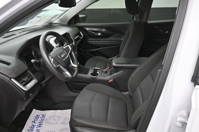 Used 2024 GMC Terrain SLE w/ Driver Convenience Package FWD image 10