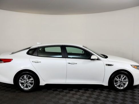 Used 2017 Kia Optima LX image 7