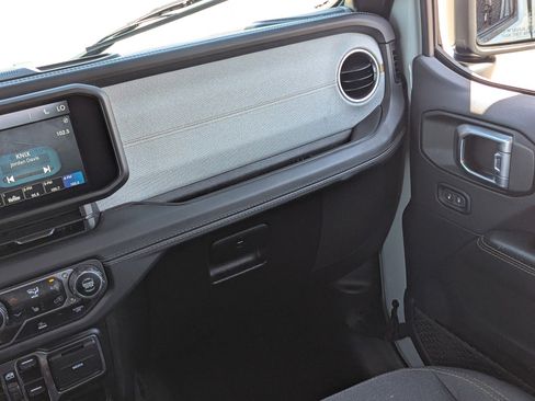 Used 2024 Jeep Wrangler Sahara image 19