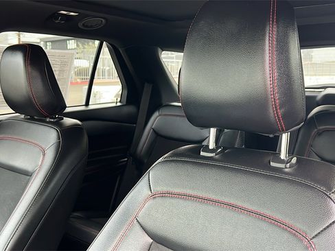 Certified 2022 Ford Explorer ST-Line image 13