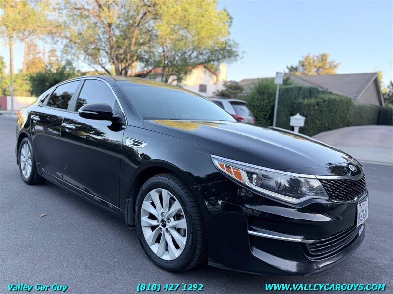 Used 2018 Kia Optima LX w/ 17" Alloy Wheels Package FWD image 2