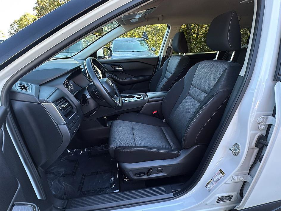 Certified 2025 Nissan Rogue SV AWD/4WD image 13