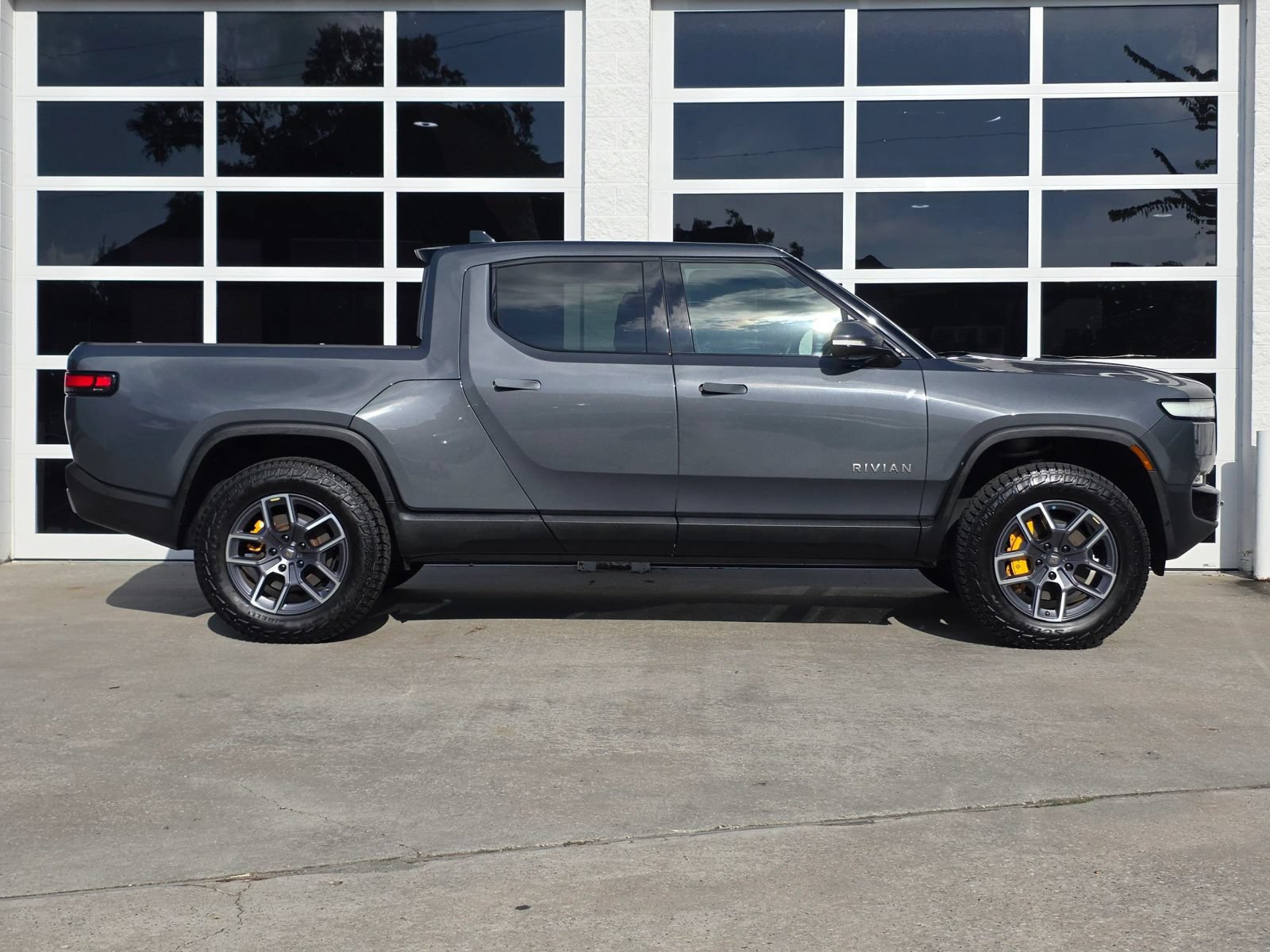 Used 2022 Rivian R1T Launch Edition AWD/4WD image 3
