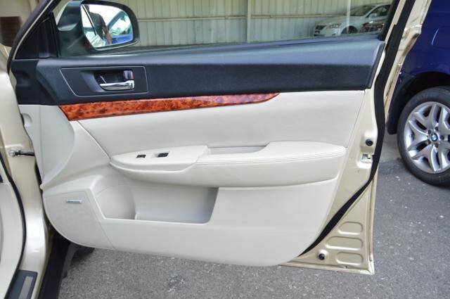 Used 2010 Subaru Outback 2.5i Limited AWD/4WD image 28