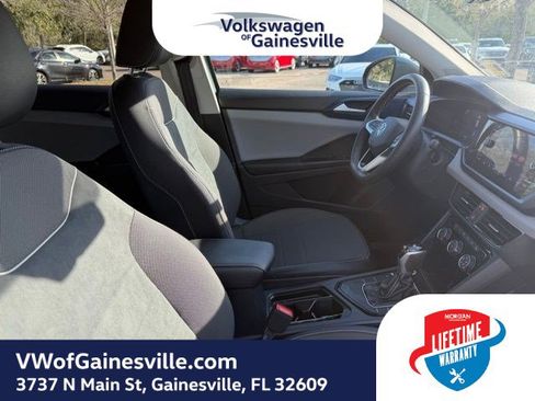 Certified 2023 Volkswagen Taos SE image 9