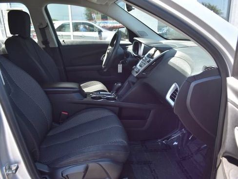 Used 2017 Chevrolet Equinox LS FWD image 38