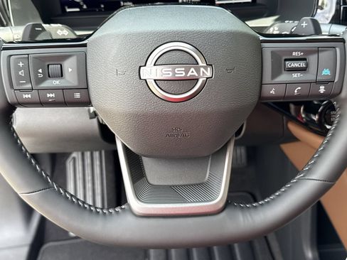 New 2026 Nissan Pathfinder Platinum FWD image 12
