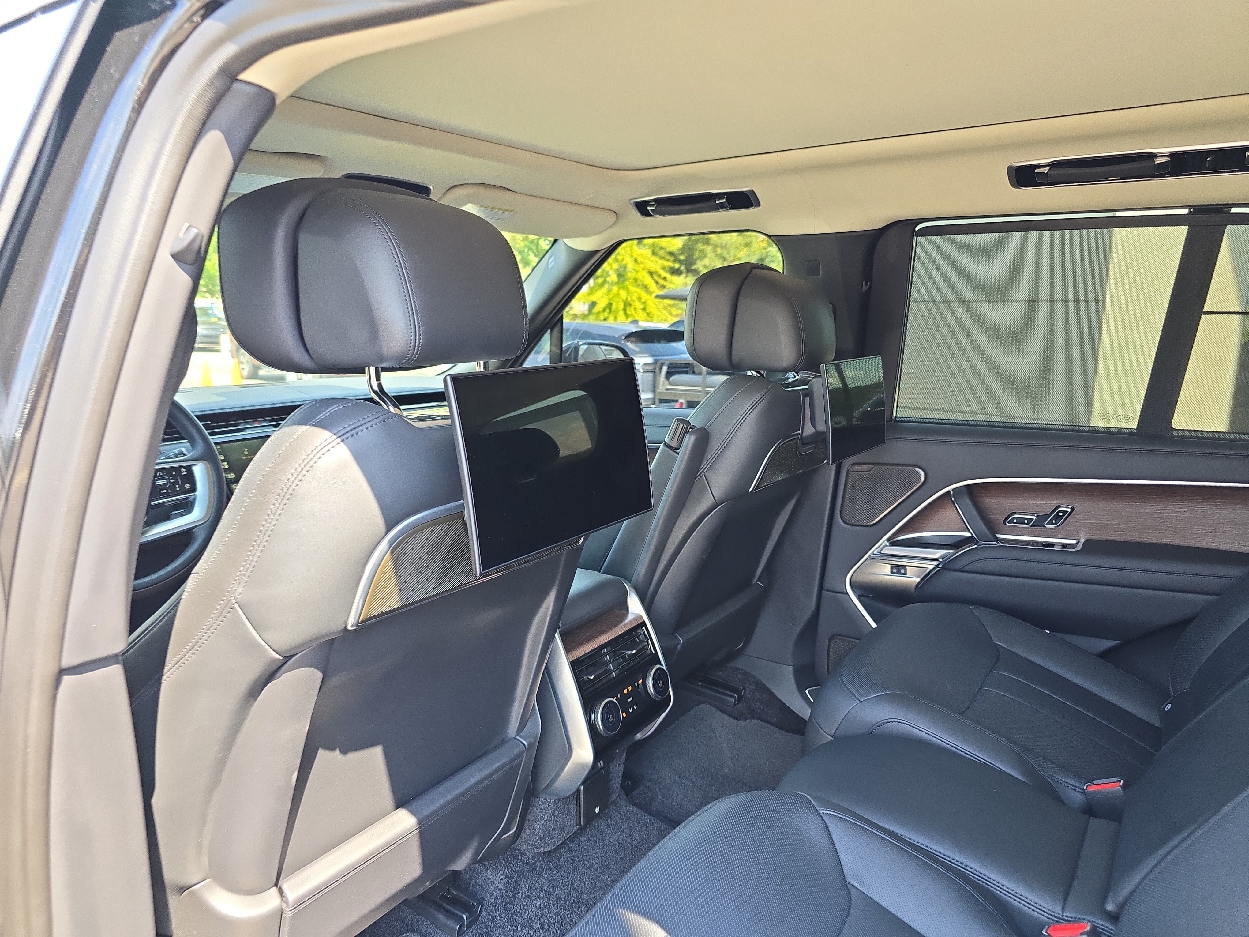 Certified 2024 Land Rover Range Rover Autobiography AWD/4WD image 17