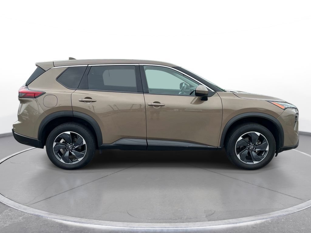 Used 2025 Nissan Rogue SV AWD/4WD image 3