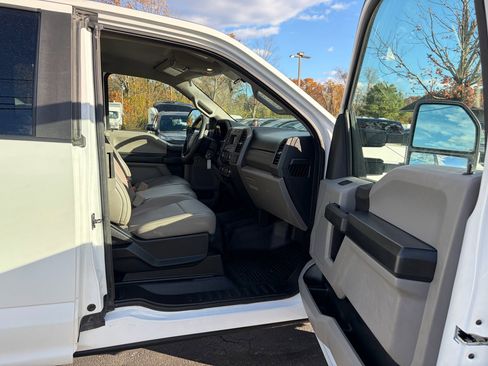 Used 2019 Ford F250 XL w/ Power Equipment Group image 27