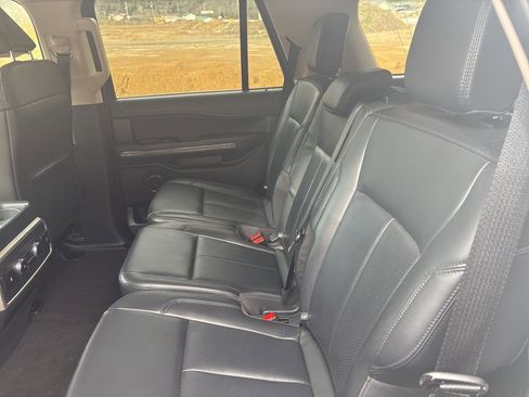 Used 2024 Ford Expedition XLT image 11