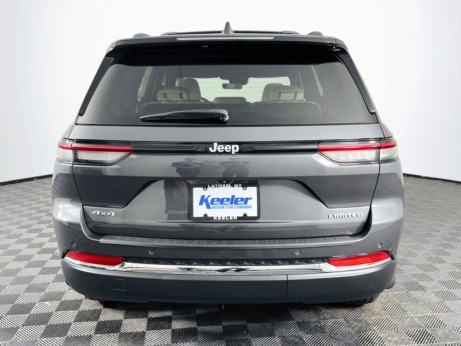 Used 2025 Jeep Grand Cherokee Limited AWD/4WD image 5