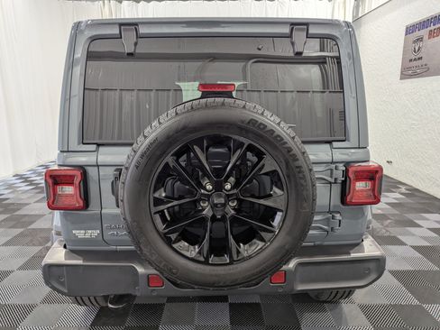 Used 2025 Jeep Wrangler Unlimited Sahara w/ Safety Group AWD/4WD image 8