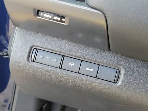 Used 2025 Nissan Pathfinder SL AWD/4WD image 8
