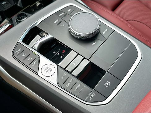 Used 2025 BMW 230i Coupe w/ Convenience Package RWD image 17