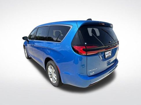 New 2027 Chrysler Pacifica Select AWD/4WD image 6