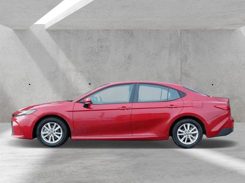 Used 2025 Toyota Camry LE FWD image 5