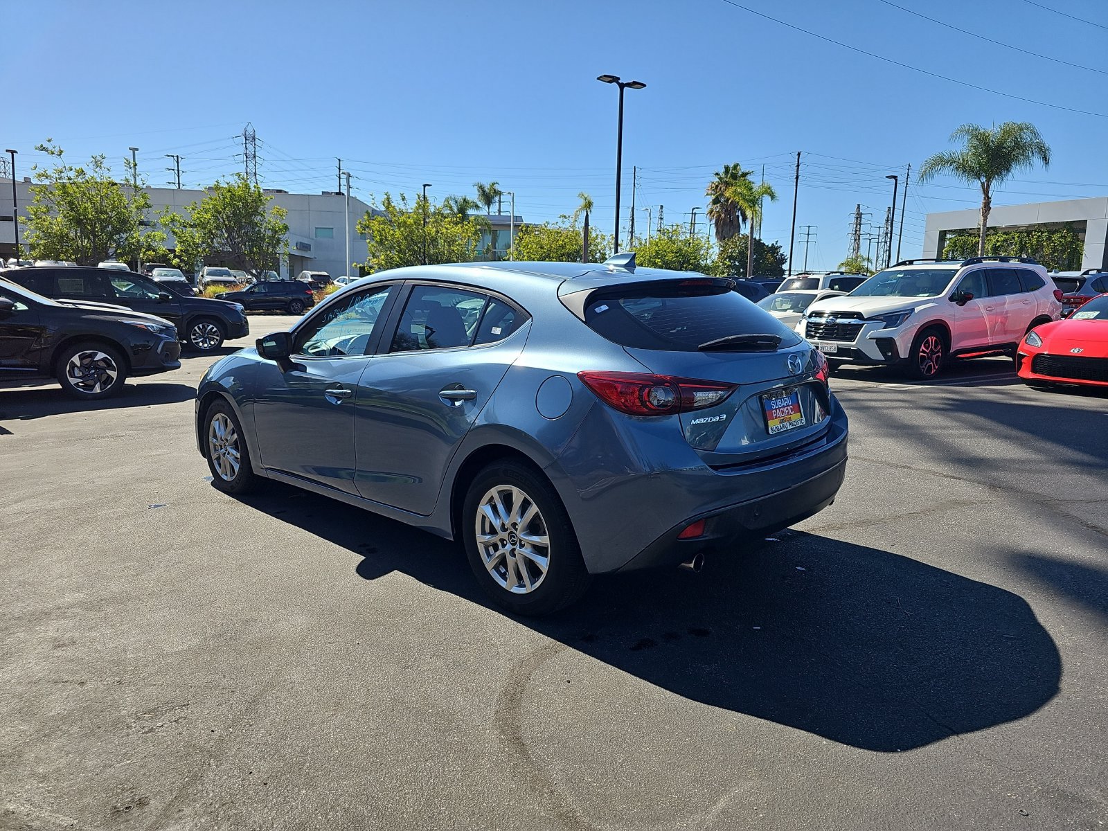 Used 2015 MAZDA MAZDA3 i Touring w/ Technology Package FWD image 5