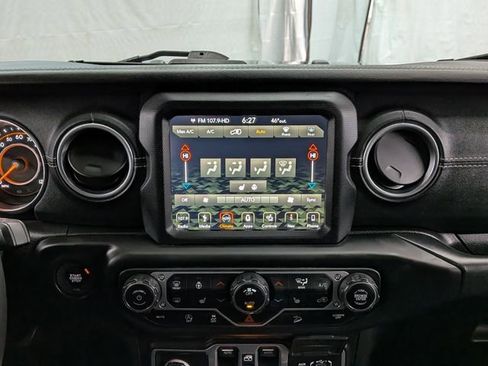 Used 2018 Jeep Wrangler Unlimited Sahara image 28