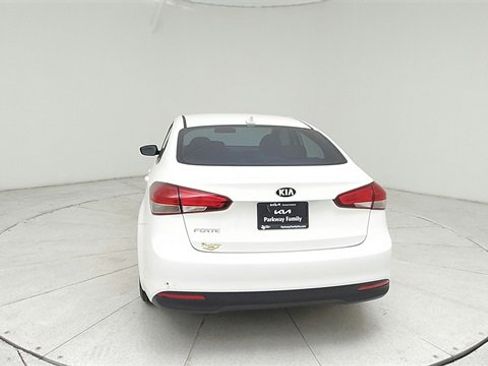 Used 2017 Kia Forte LX image 6