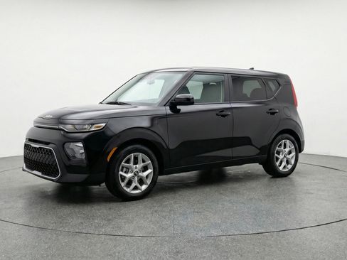 Used 2025 Kia Soul LX w/ LX Technology Package FWD image 3