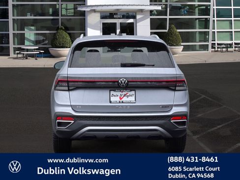New 2025 Volkswagen Taos SE image 5