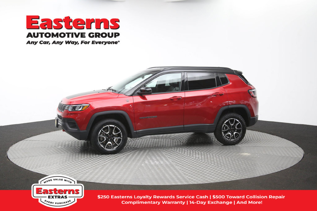 Used 2025 Jeep Compass Trailhawk AWD/4WD image 60