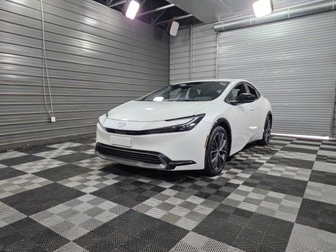 Used 2024 Toyota Prius XLE image 1