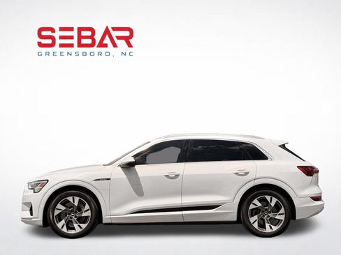 Used 2022 Audi e-tron Premium w/ Towing Package AWD/4WD image 17