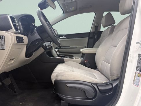 Used 2022 Kia Sportage LX AWD/4WD image 11