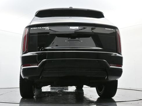 New 2025 Cadillac Escalade IQ Luxury 2 image 18