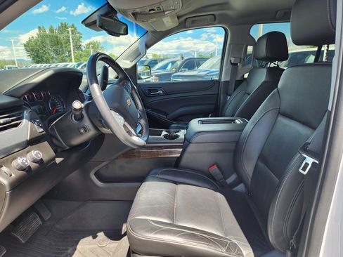 Used 2020 Chevrolet Tahoe LT w/ Luxury Package AWD/4WD image 3