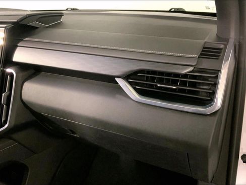 Used 2025 GMC Acadia Elevation FWD image 16
