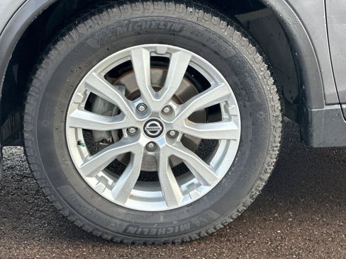 Used 2019 Nissan Rogue SV image 25