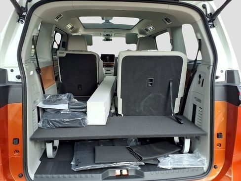 New 2025 Volkswagen ID. Buzz 1st Edition image 13