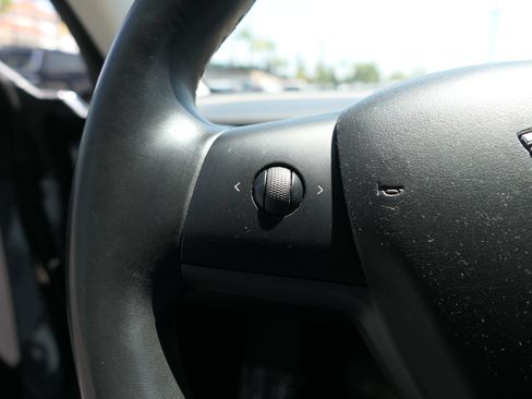 Used 2018 Tesla Model 3 Long Range RWD image 15