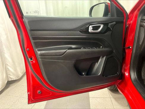 Used 2023 Jeep Compass Limited image 9