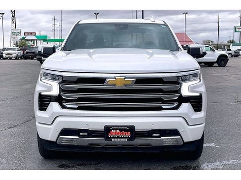Used 2024 Chevrolet Silverado 1500 High Country w/ High Country Premium Package AWD/4WD image 3