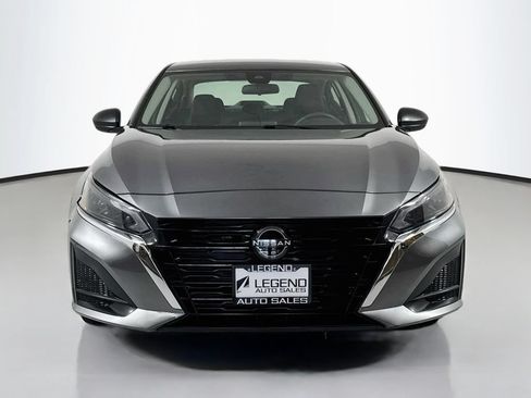 Used 2024 Nissan Altima 2.5 SV FWD image 2