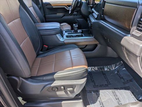 Used 2023 Chevrolet Silverado 1500 High Country w/ High Country Premium Package AWD/4WD image 28